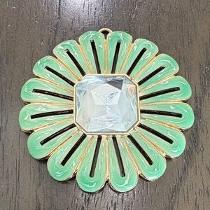 Elegant Green and Gold Necklace Pendant